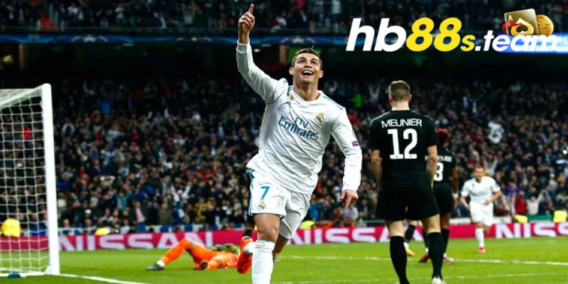 Pha đá penalty để đời của Ronaldo